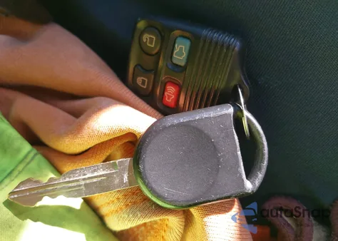 2009 Ford Focus Se z USA, uszkodzony, nr VIN 1FAHP35N79W211054